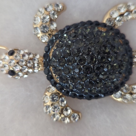 Rhinestone Turtle Bag Charm - Picture 3 of 4